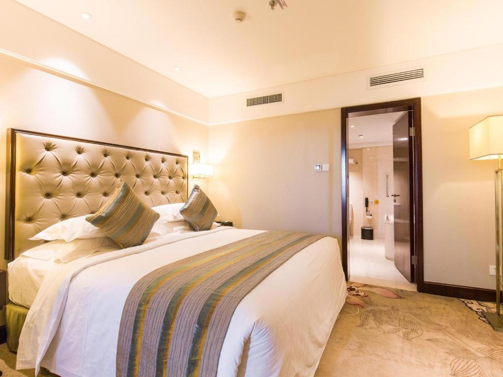 China Palace Hotel 4*