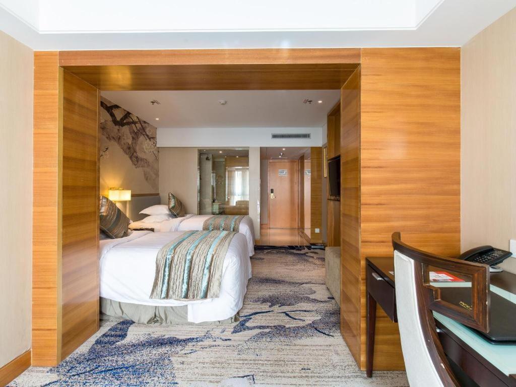 China Palace Hotel 4*
