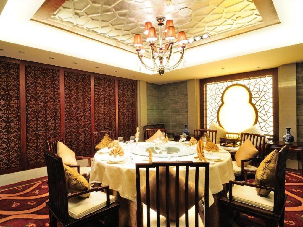China Palace Hotel 4*