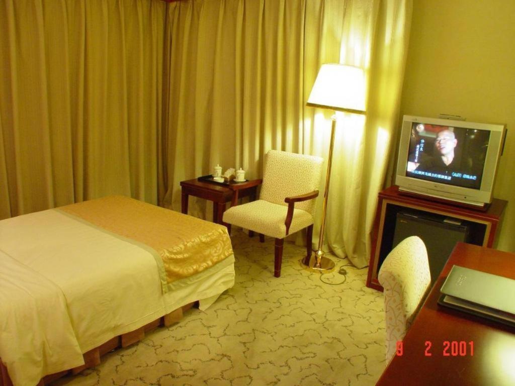 China Palace Hotel 4*